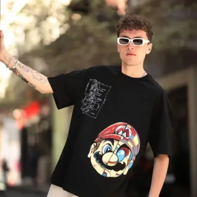 Машки црн oversize велосипед јака со Mario принт маица 2