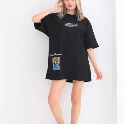 ქალის შავი Oversize ველოსიპედის საყელოიანი პრინტიანი მაისური 5