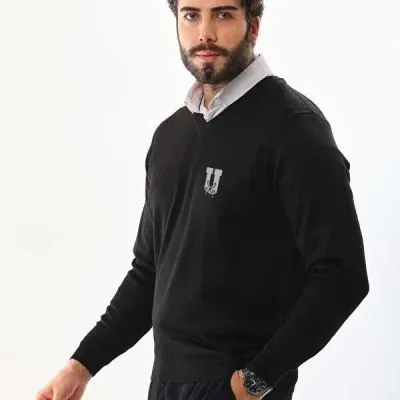Pánský černý V-výstřih potištěný tkaný trikotový svetr 1