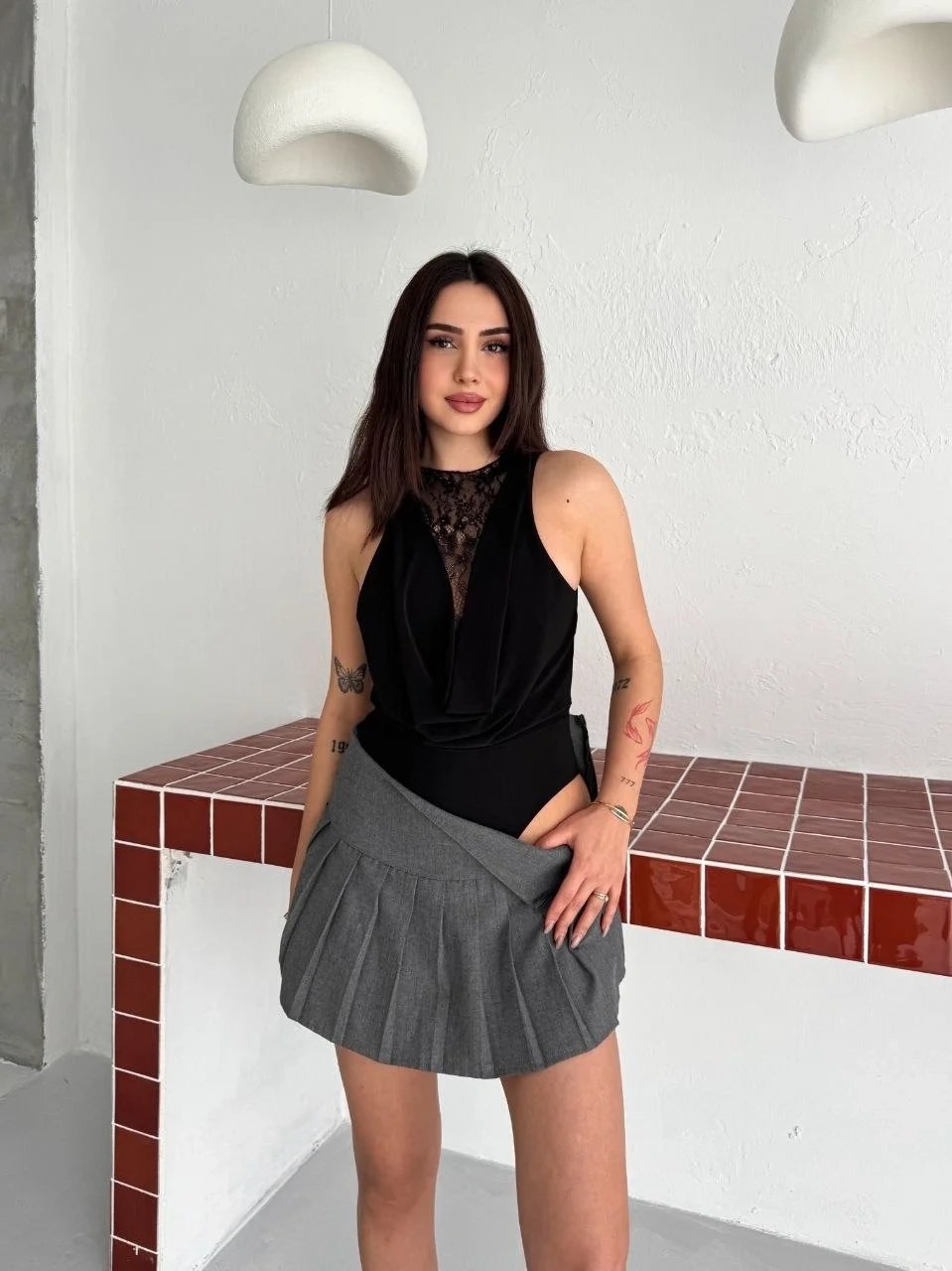 Femeie Negru Fără Mâneci, Detalii Dantelă, Decolteu Adânc, Body 1