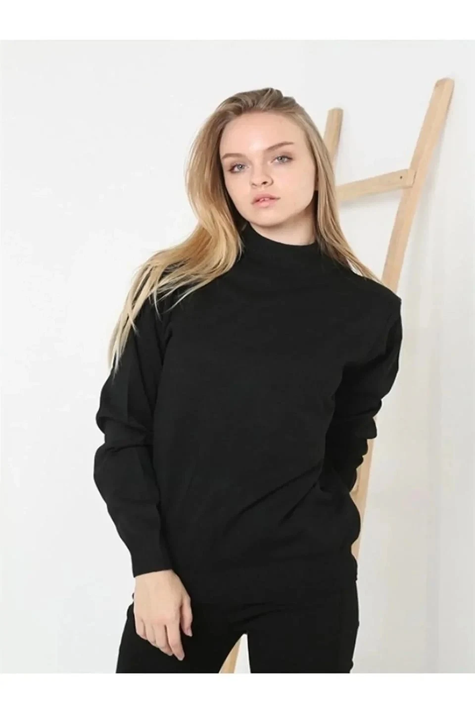 Damski czarny półgolf gładki sweter