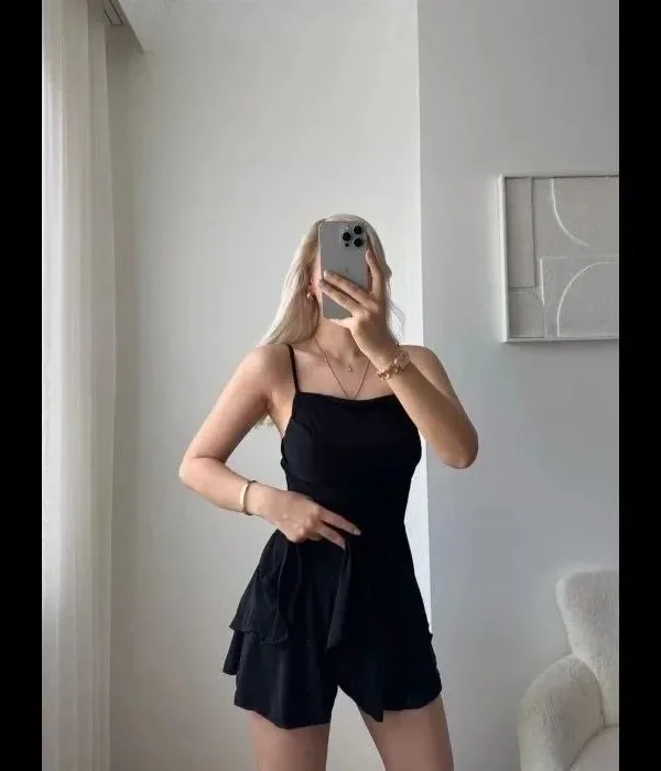 Qadın Qara Mini Etek Görünümlü Büzməli Şortlu Don 2