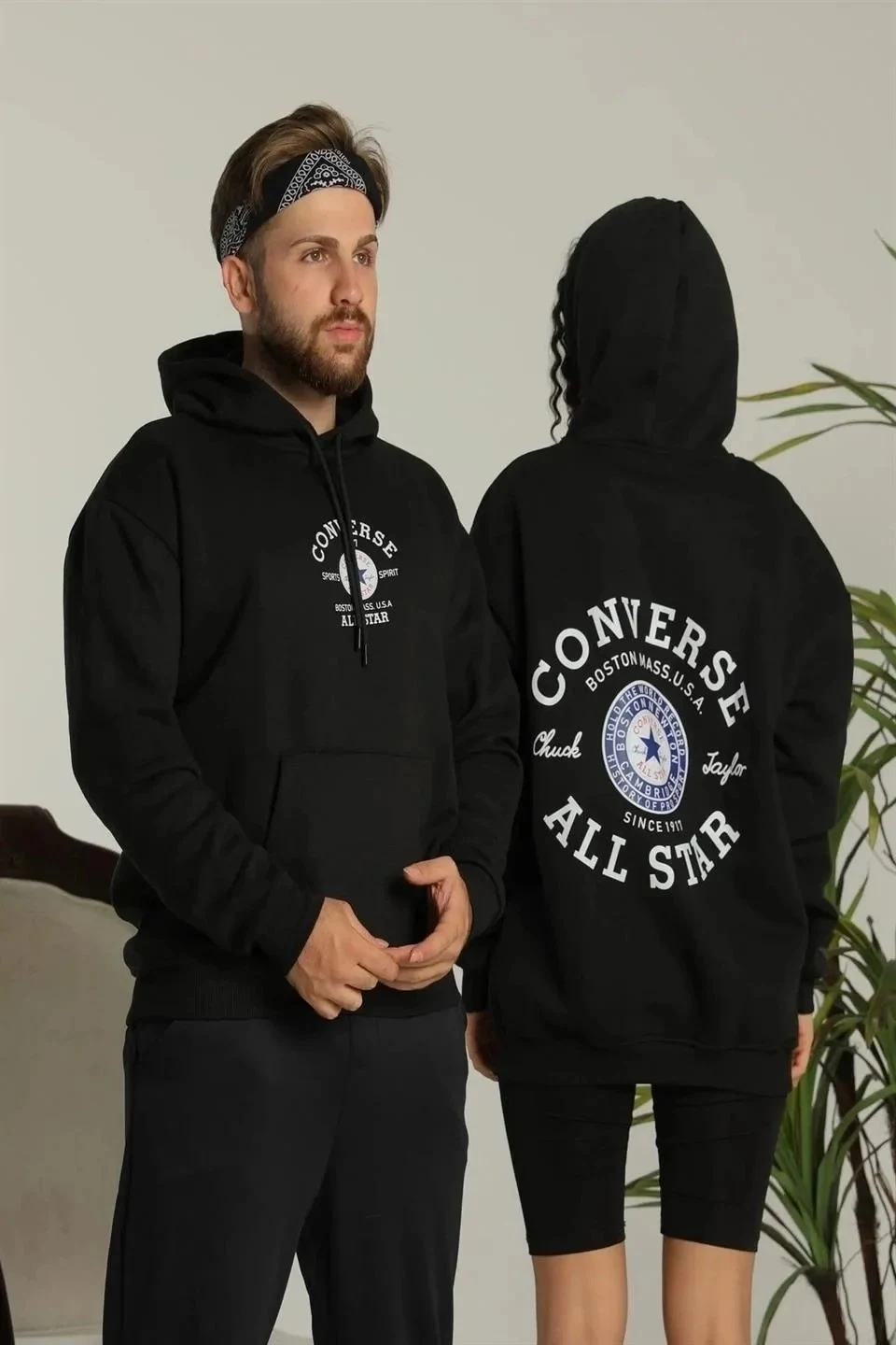 Sweatshirt për meshkuj i zi oversize me kapuç, 3 fije dhe printim në shpinë