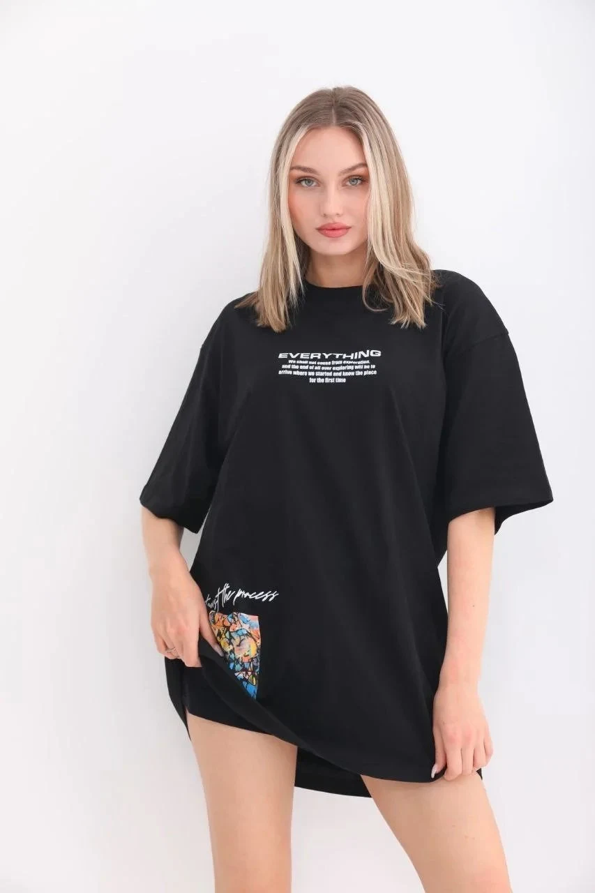 ქალის შავი Oversize ველოსიპედის საყელოიანი პრინტიანი მაისური