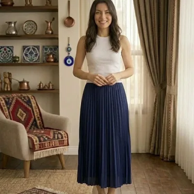 تنورة نسائية زرقاء داكنة من قماش الساتان المطوي متوسطة الطول 6