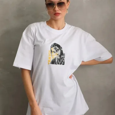 Damski oversize T-shirt biały, dekolt w serek, nadruk 2