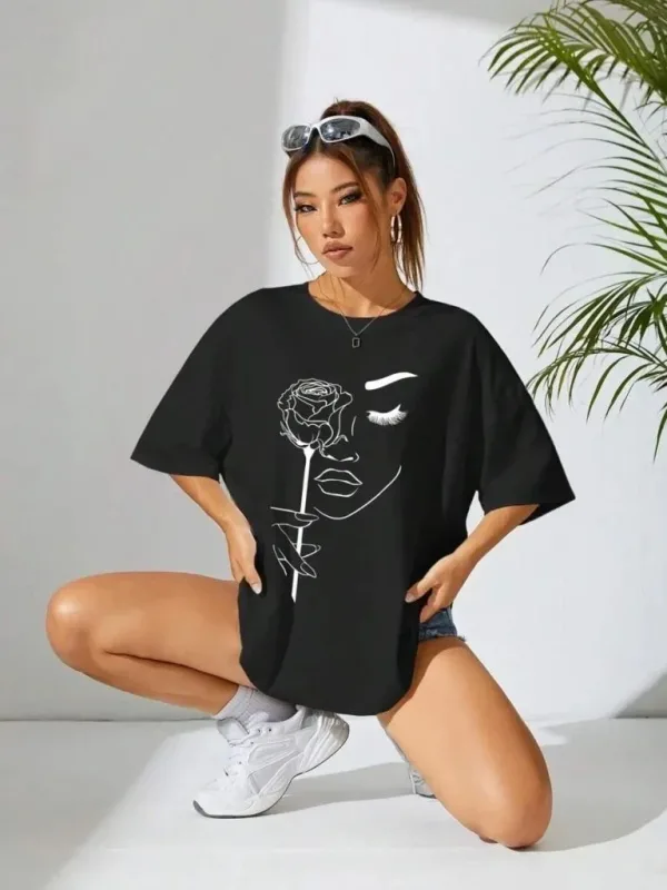 Ženska crna oversize s printom kratkih rukava 2