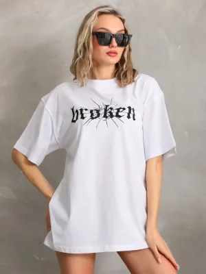 Damski oversize T-shirt biały, dekolt w serek, nadruk