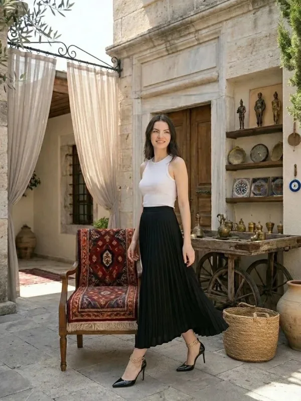 Ženska crna satenska plisirana midi suknja, elegantan i sofisticiran dizajn 5