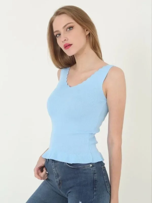 Dámský modrý crop top, s výstřihem do V, s volánkovými detaily, bavlněný 2