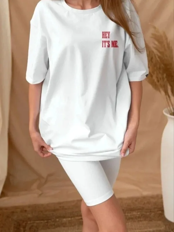 Női fehér oversized biciklinyakú nyomott rövid ujjú póló 1