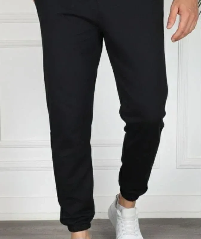 Muške crne sportske jogger pantalone sa džepovima i elastičnim nogavicama