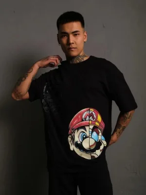 Машки црн oversize велосипед јака со Mario принт маица