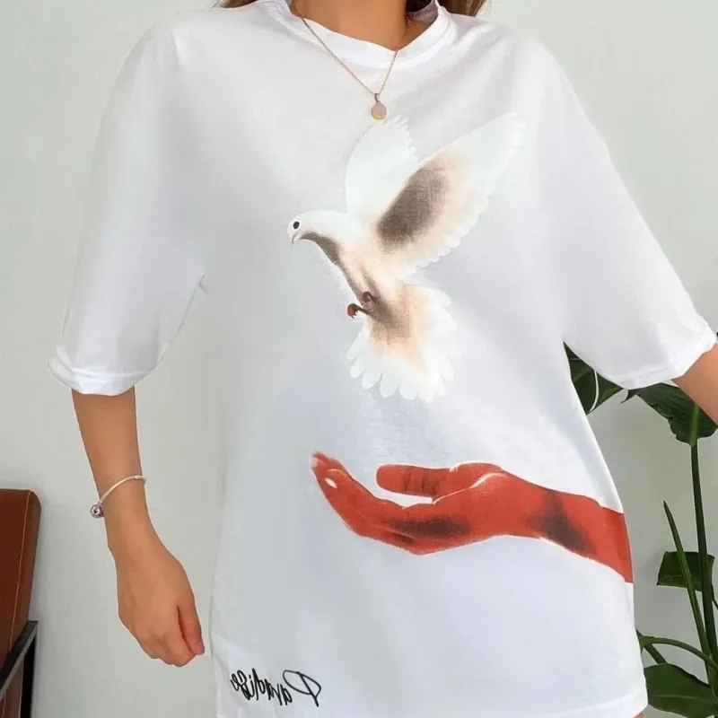 Damski T-shirt biały, dekolt w serek, nadruk gołąb Uzi