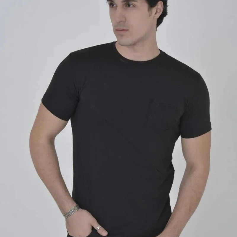 Męski T-shirt slimfit czarny, kieszeń siatkowa, dekolt w serek