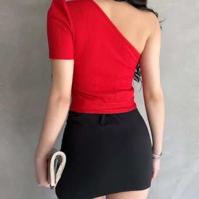 One Shoulder Chain Detail Crop Blouse Red 2
