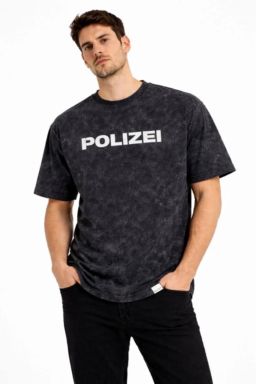 Muška crna kiselo oprana majica sa biciklističkim izrezom i printom 2