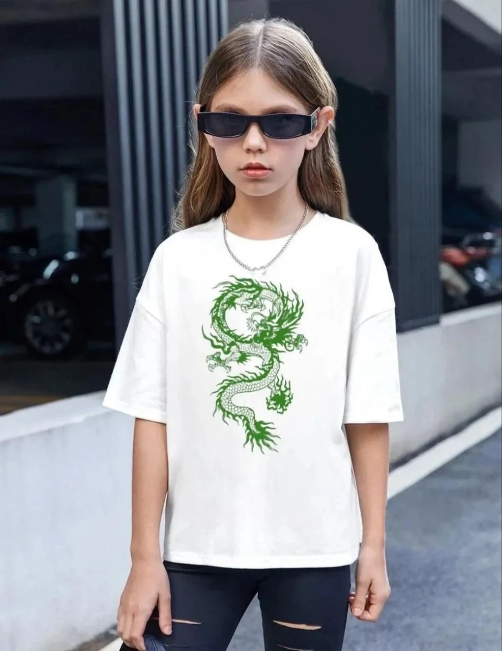 Dziecięca Biała Oversize T-Shirt z Nadrukiem Dekolt w Serek