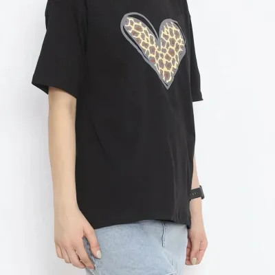 Női Fekete Oversize Leopárd Szív Nyomott Kerékpárnyakú Póló 2