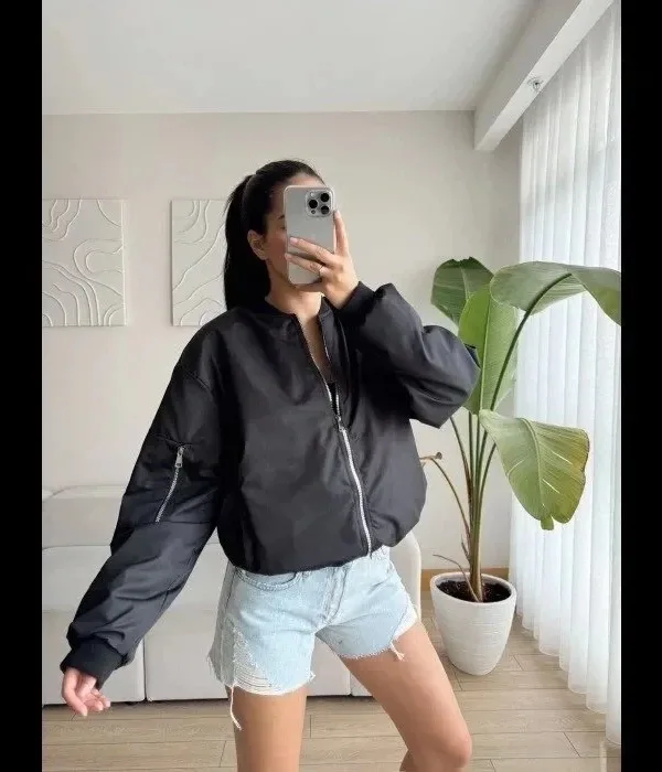 Ženska crna oversize patentni zatvarač džepovi bomber sako 6