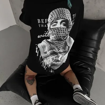 Tîşorta Jinan a Reş Oversize Bi Stûyê Bisîkletê Çapkirî ya Filistînê 1
