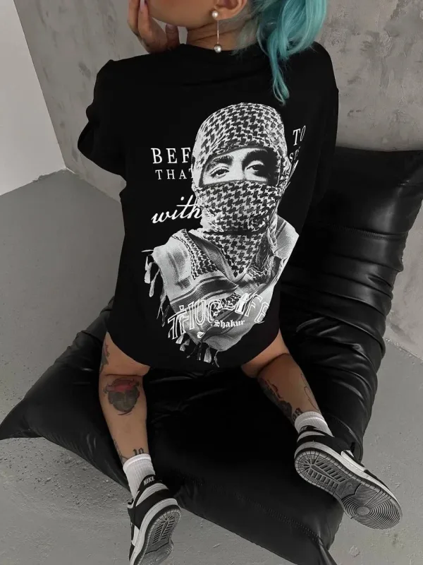 Tîşorta Jinan a Reş Oversize Bi Stûyê Bisîkletê Çapkirî ya Filistînê 1