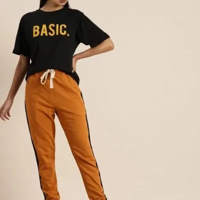 Női Fekete Kerékpárnyakú Nyomott Basic Póló 3
