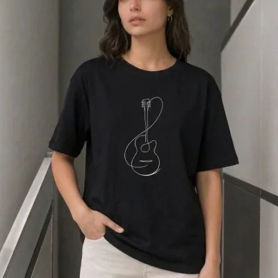 Dámske čierne bicykel výstrih minimálna gitara potlač tričko 1