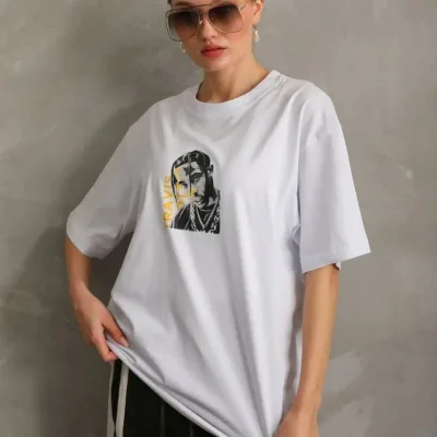 Damski oversize T-shirt biały, dekolt w serek, nadruk 6