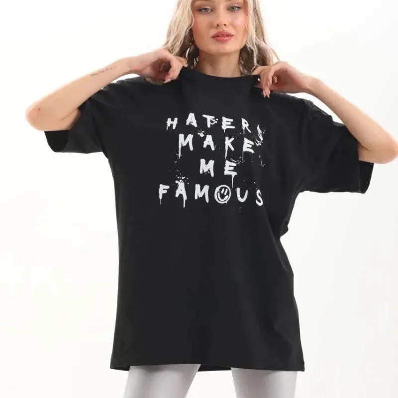 Damski oversize T-shirt czarny, dekolt w serek, nadruk