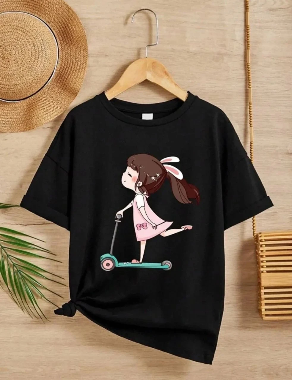 Djevojčica crni bisiklet vrat tiskani T-shirt
