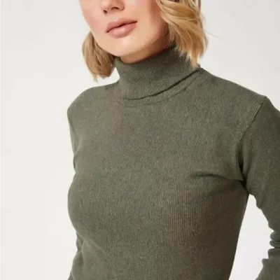 Női khaki bordázott kasmírnyakú spandex body pulóver 1