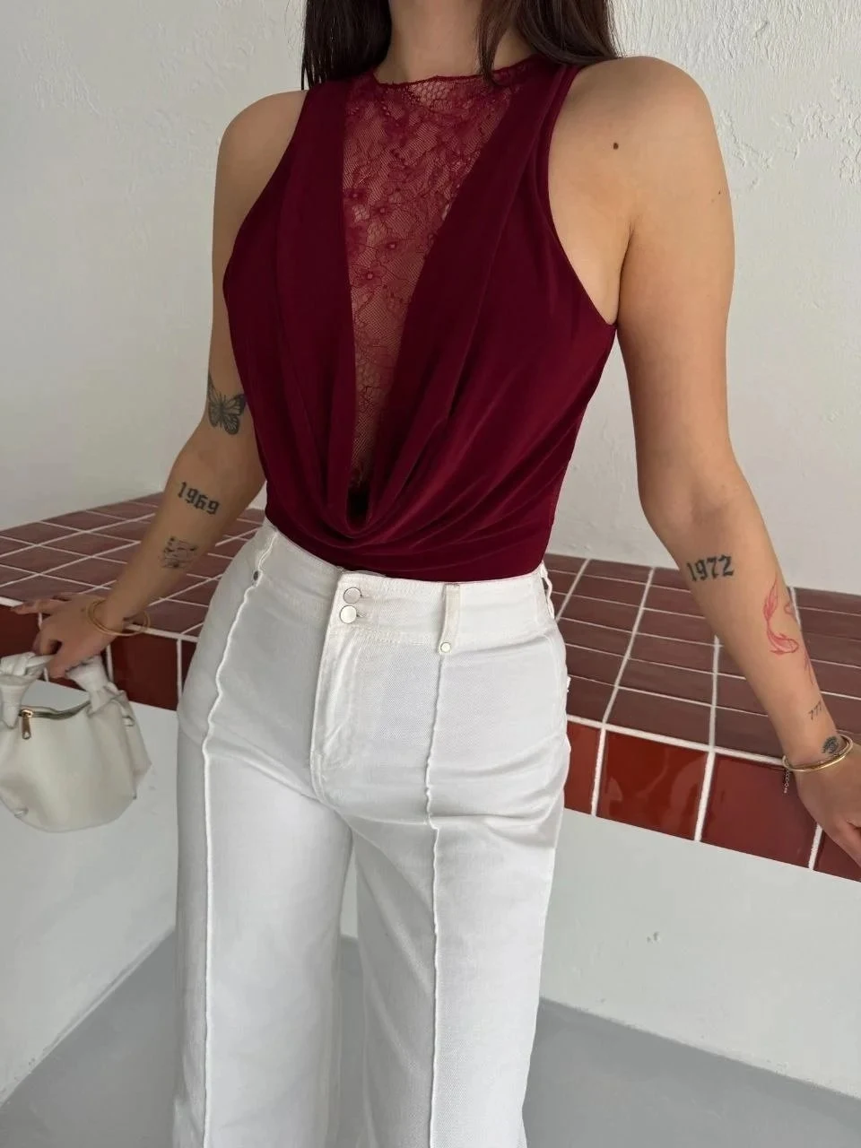 Ženski bordo čipka detalji duboki dekolte bez rukava body