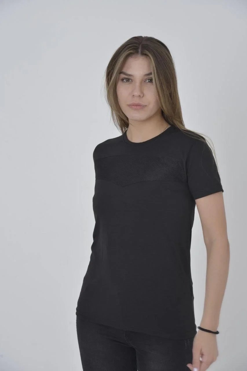 Γυναικείο Μαύρο Στενό T-shirt με Στρογγυλή Λαιμόκοψη και Δικτυωτή Λεπτομέρεια