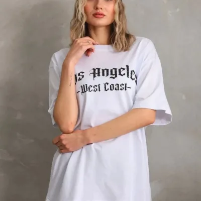 Damski oversize T-shirt biały, dekolt w serek, nadruk 5