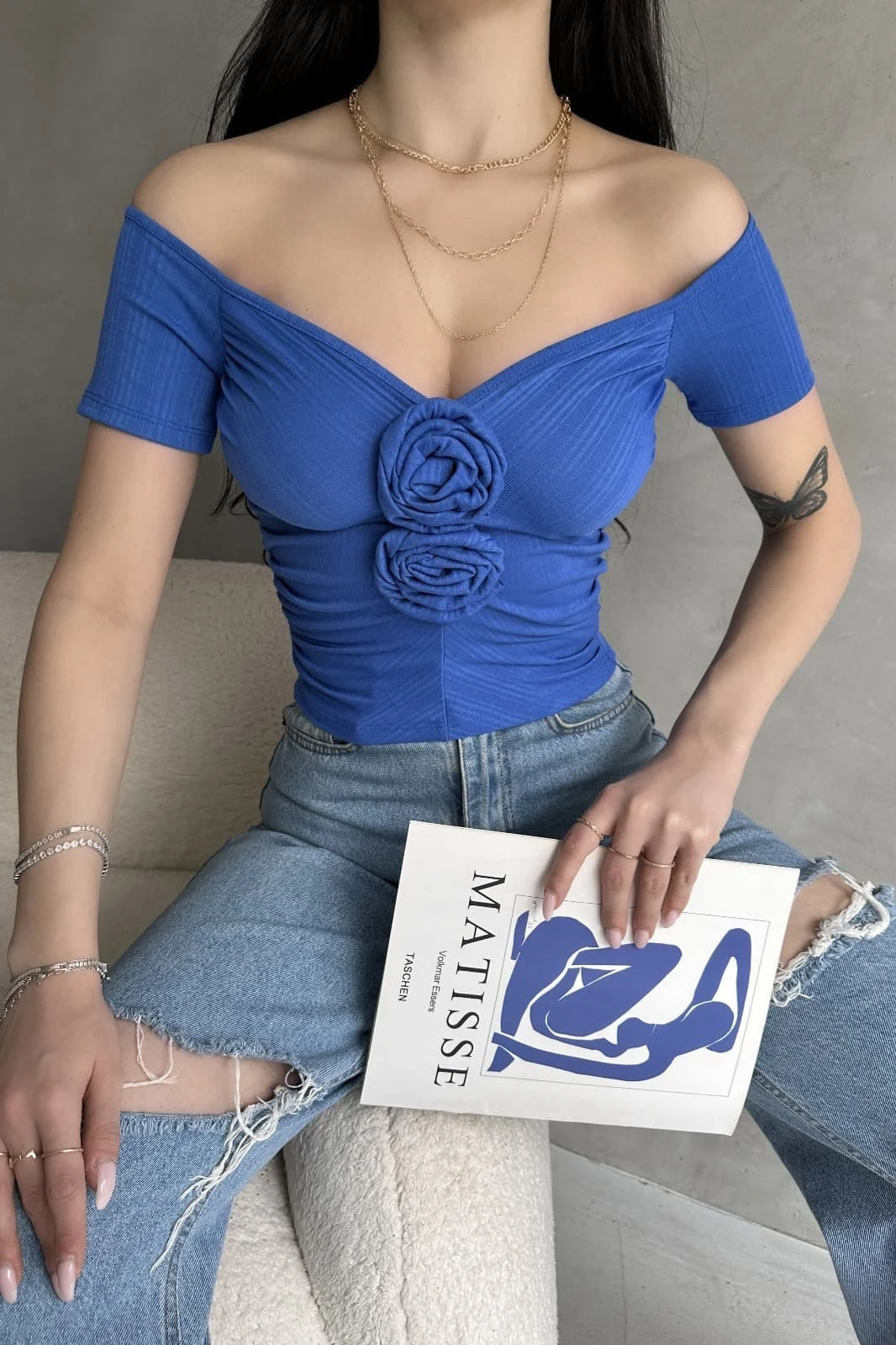 Qayıq Yaxa Gül Detallı Krop Bluz Saks