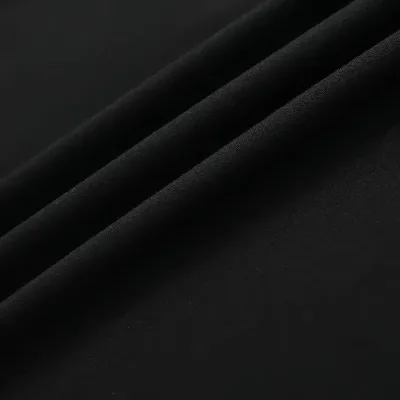 Женска црна oversize маица со бициклистички деколте и отпечаток на мече 3
