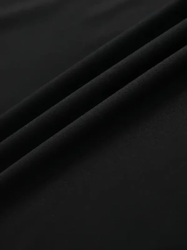 Женска црна oversize маица со бициклистички деколте и отпечаток на мече 3