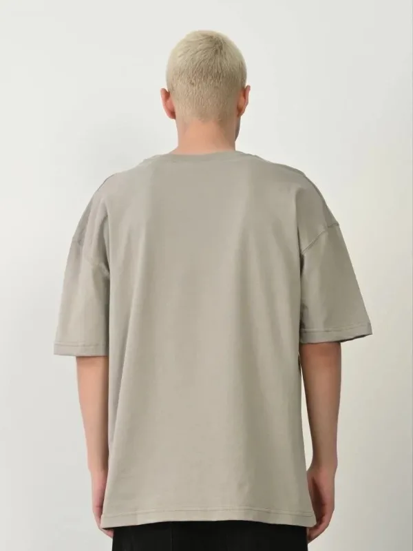 Tîşorta Mêran a Gewr a Oversize Bi Stûyê Bisîkletê û Çapkirî 4