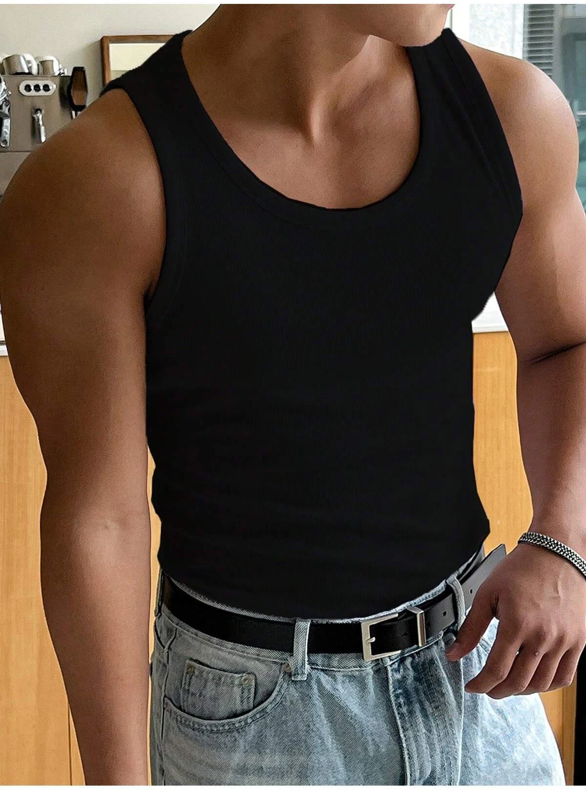 Jina Spor Atletê Reş Bi Stûyê Halter û Likrayê Ribbed