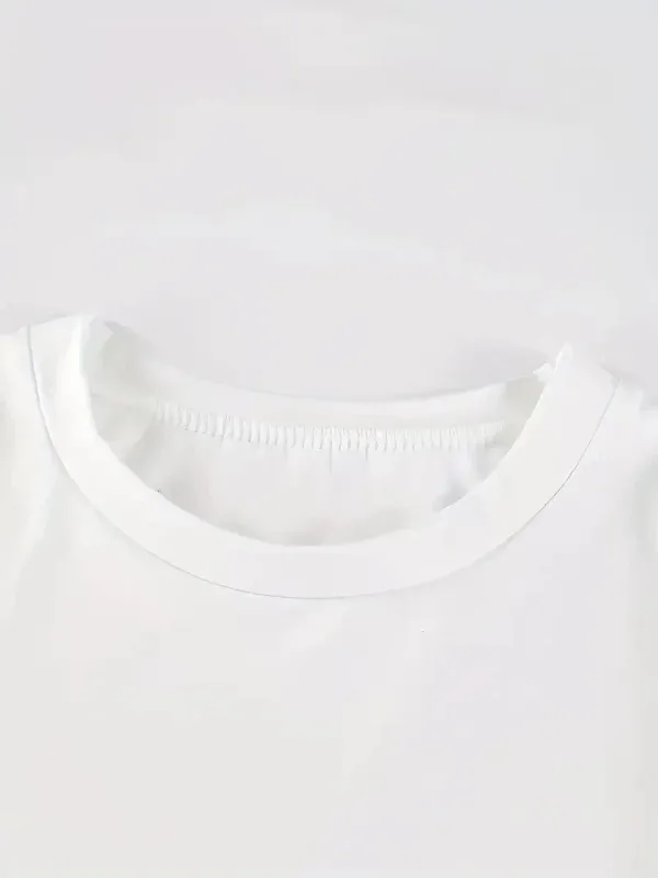Женска бела oversize бициклистичка јака отпечаток маица 2