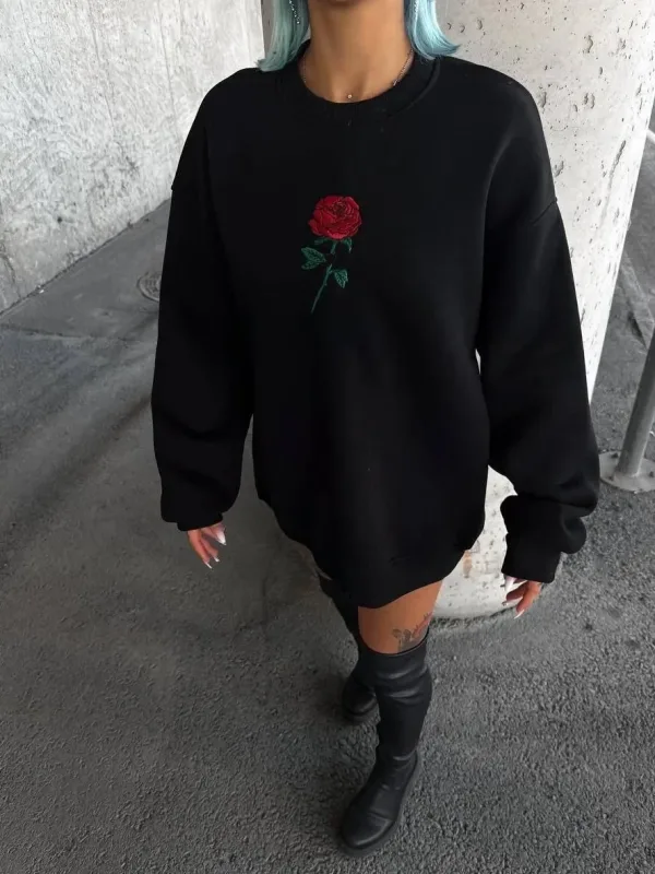 Dámský černý oversized bavlněný sweatshirt s kapucí a potiskem růže 2