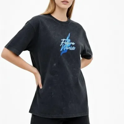 Damski czarny oversize T-shirt z kwasowym wykończeniem, dekolt w serek, krótki rękaw 1