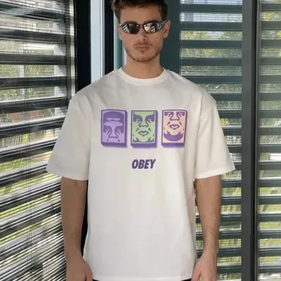 Bluzë me mëngë të shkurtra për meshkuj, e bardhë, oversize, me jakë biçiklete dhe printim 1