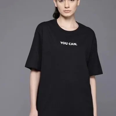 Женска црна oversize бициклистичка јака отпечаток маица 3