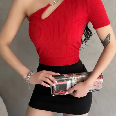 One Shoulder Chain Detail Crop Blouse Red 4