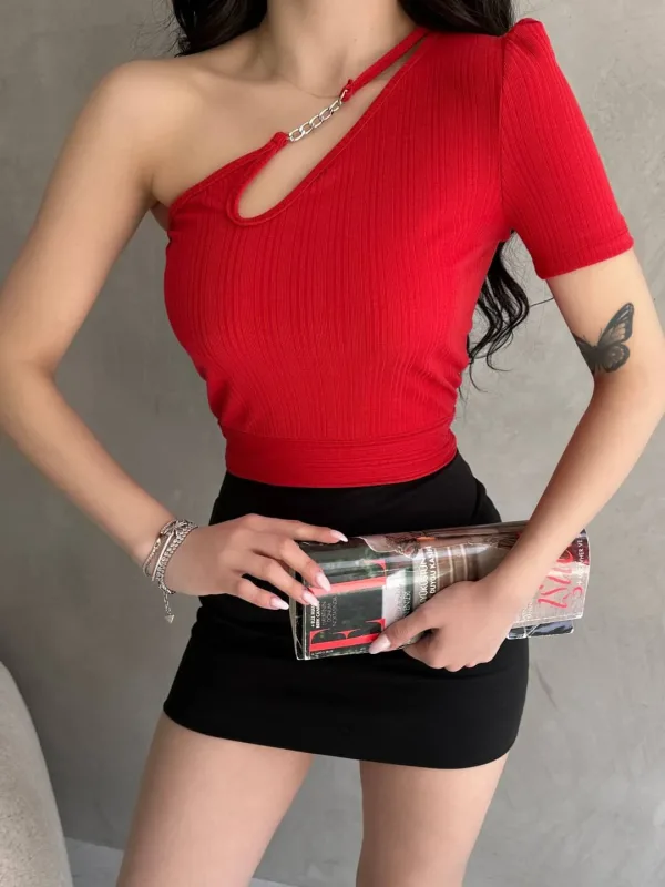 One Shoulder Chain Detail Crop Blouse Red 4