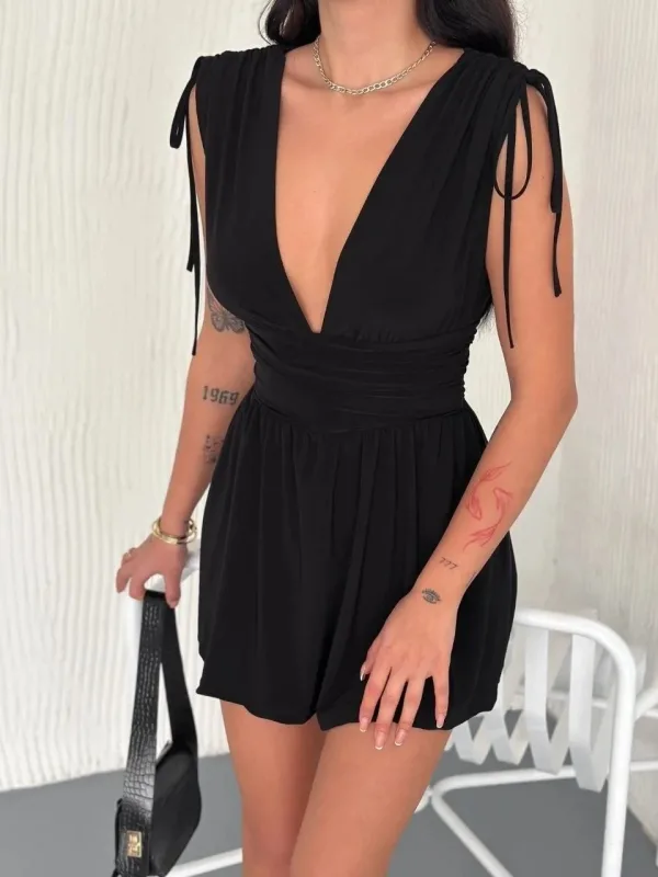Femeie Rochie Neagră cu Decolteu Adânc în V, Drapată, Tip Fustă, cu Șort, Mini 1
