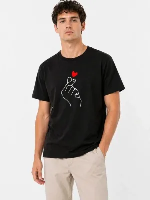 Muški crni oversize korejski stil prst srce print majica