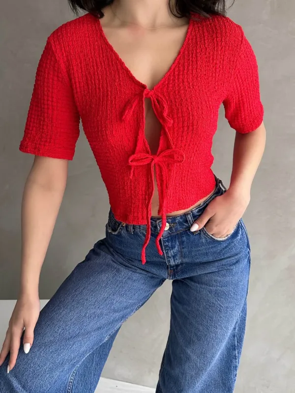 V-izrez sprijeda vezana gofre crop bluza crvena